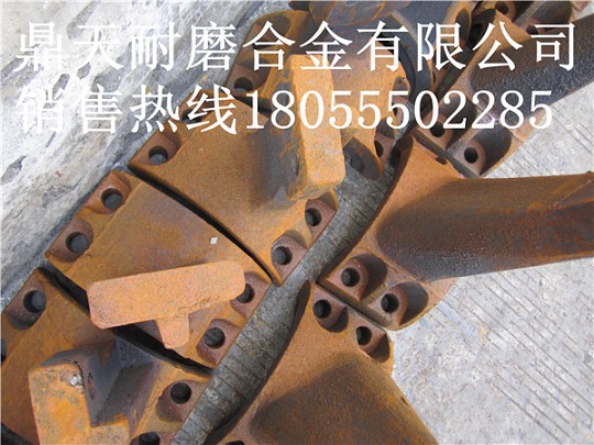 山東圓友3方混凝土攪拌機(jī)中間葉片、兩側(cè)刮刀、底襯板廠家電話