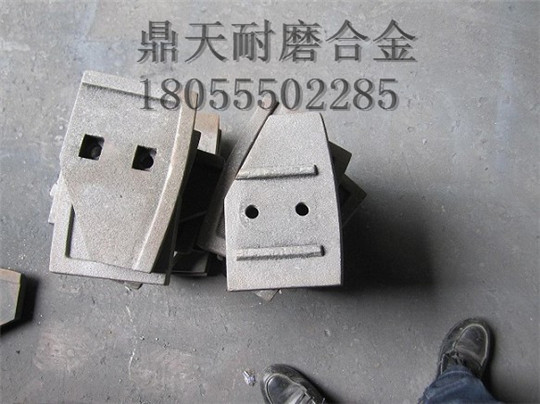 山東岳首強(qiáng)制混凝土攪拌機(jī)耐磨件批發(fā)
